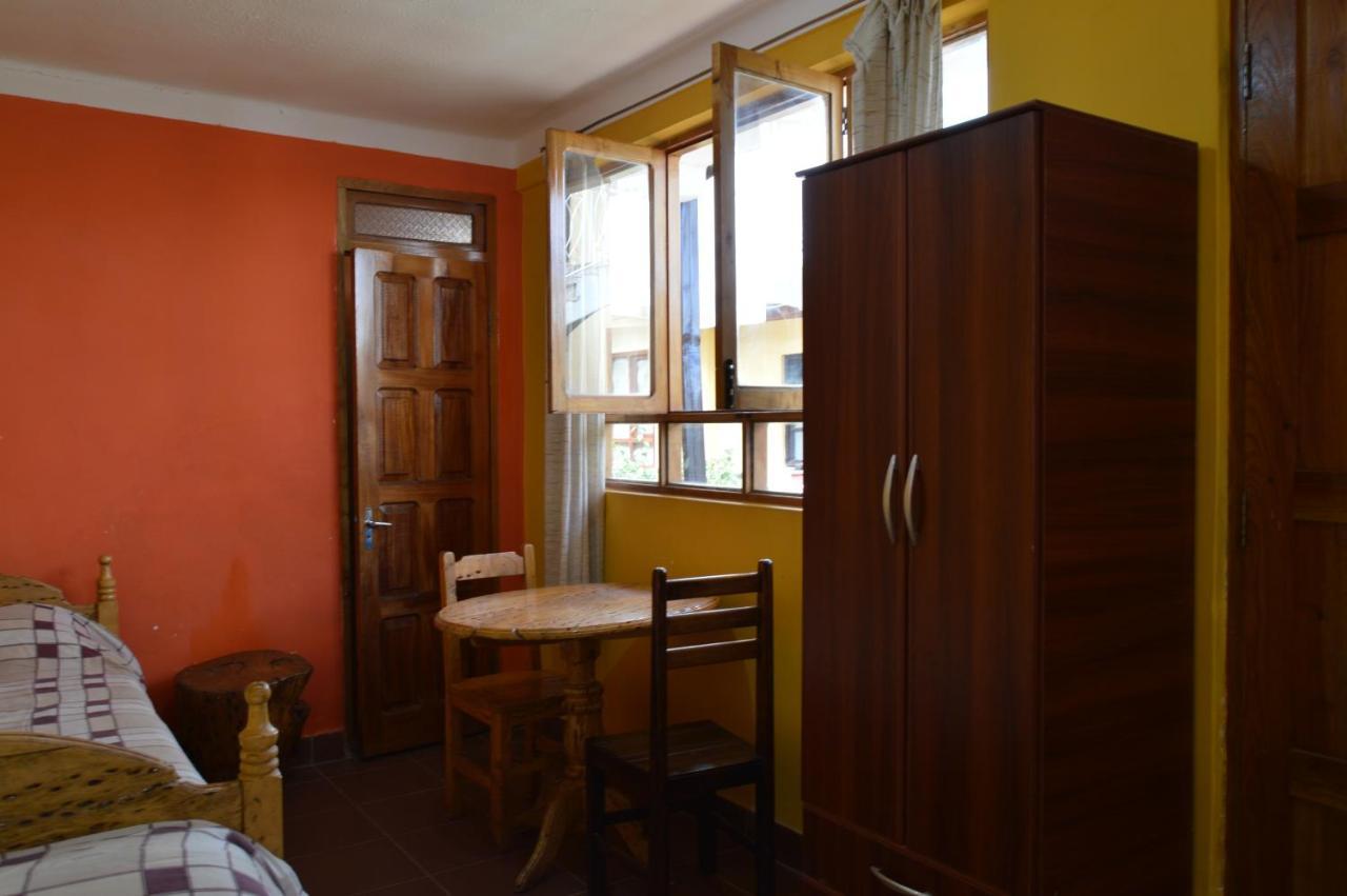 Hostal Coronel Pedro Arraya Tupiza Buitenkant foto