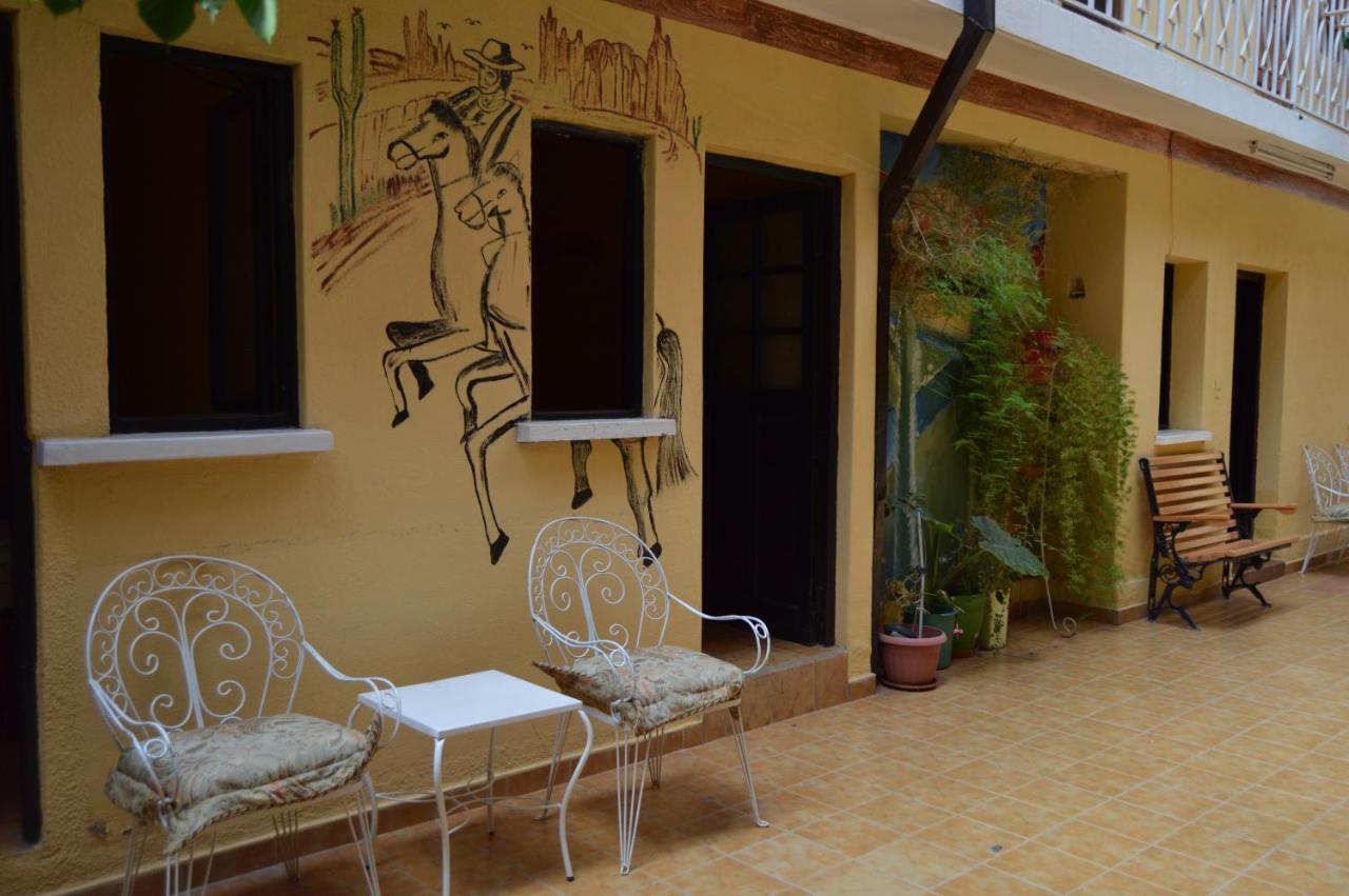 Hostal Coronel Pedro Arraya Tupiza Buitenkant foto